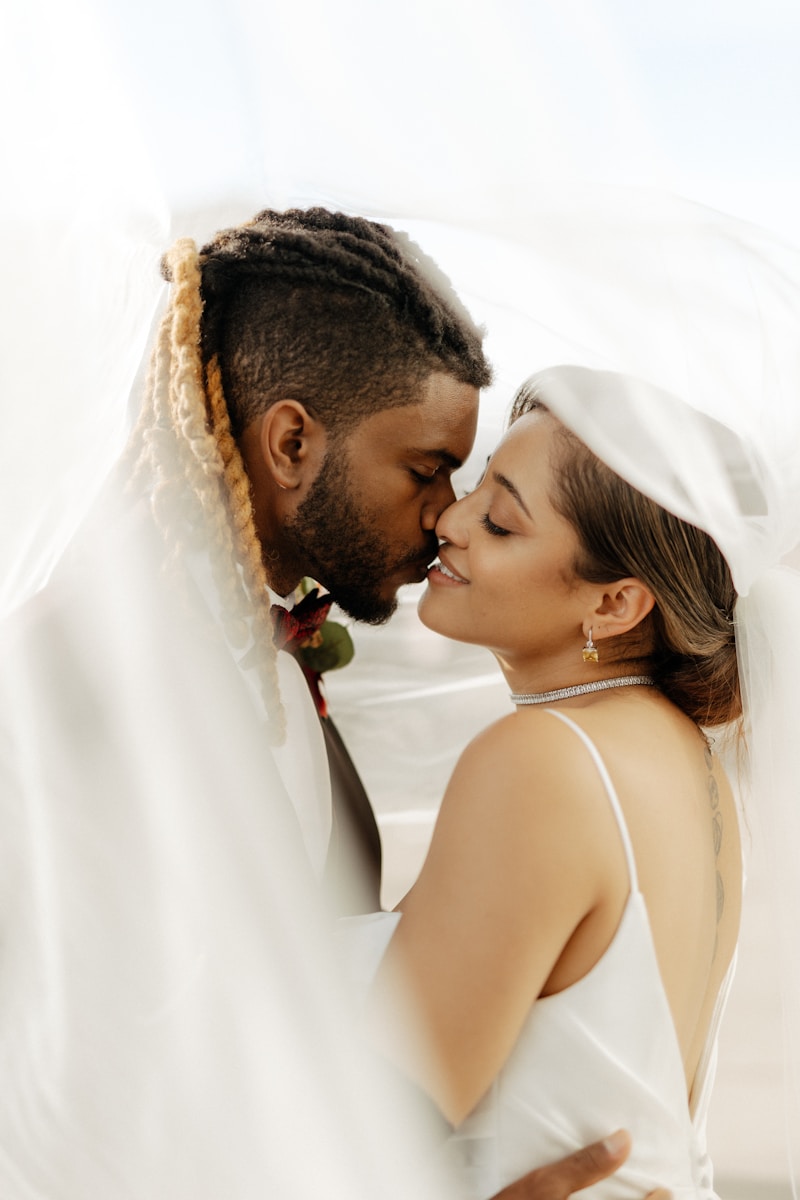 Vestidos de novia románticos y suaves para el corazón: Elegancia y ternura en tu gran día