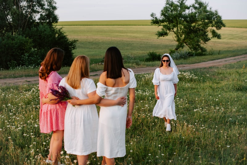 Las Celebraciones y Rituales que Rodean al Vestido de Novia en Diferentes Culturas